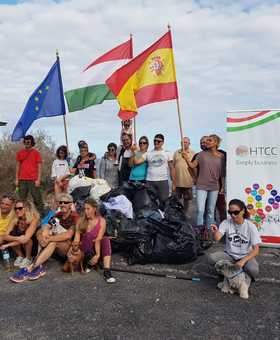 Hungarians clean up the Canary Islands